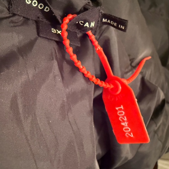 Good American Women’s Black Puffer Winter Coat - Picture 13 of 15